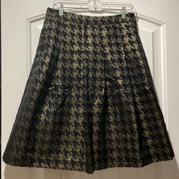 Ann Taylor Factory Dresses & Skirts - Ann Taylor Factory Black and Gold Skirt